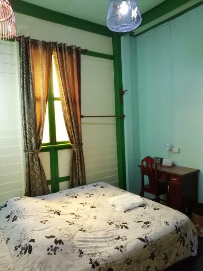 Baan Tepa Boutique House Bed & Breakfast Bangkok Ngoại thất bức ảnh
