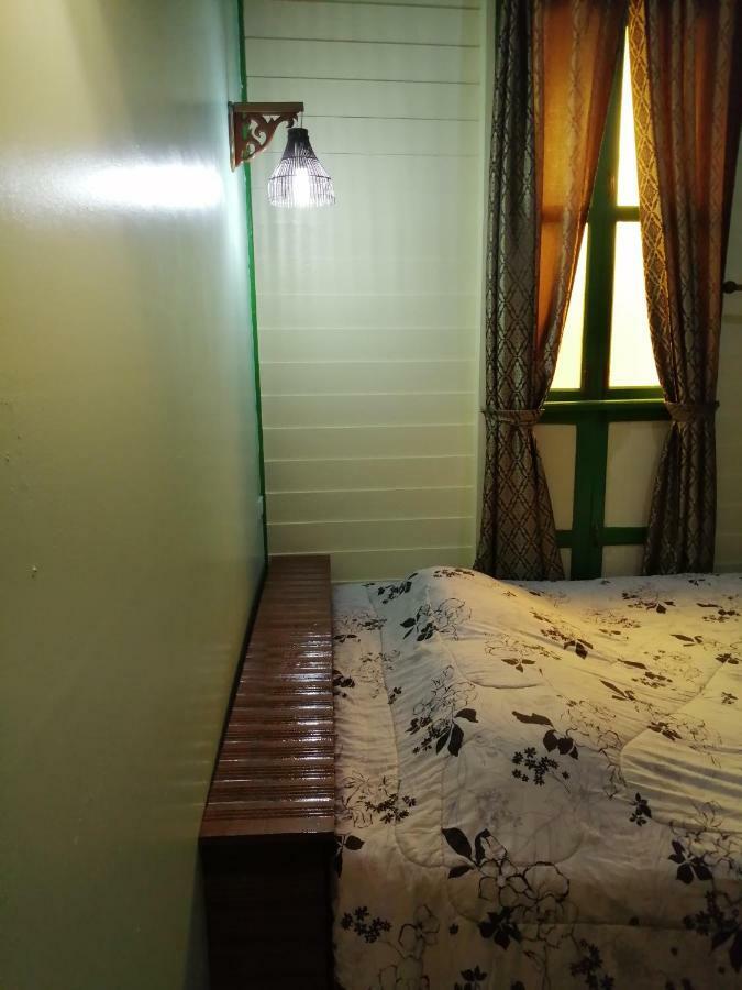 Baan Tepa Boutique House Bed & Breakfast Bangkok Ngoại thất bức ảnh
